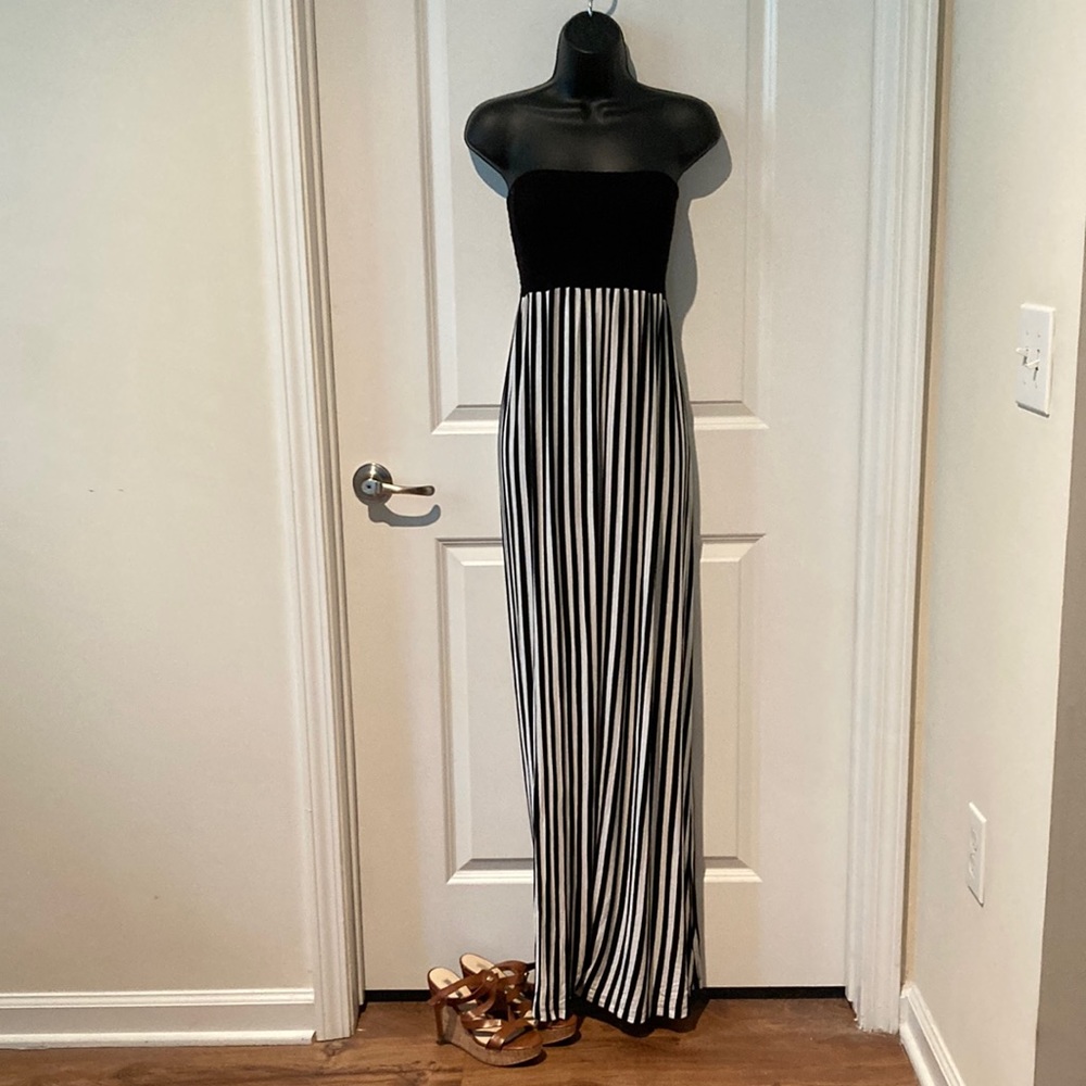 BLACK AND WHITE RAYON MAXI DRESS